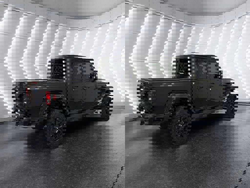 Used 2023 Jeep Gladiator Sport S image 4