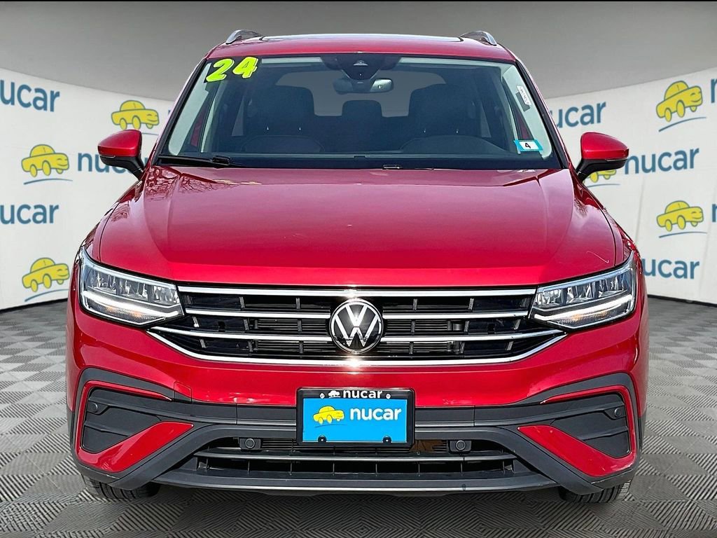 Used 2024 Volkswagen Tiguan SE image 2