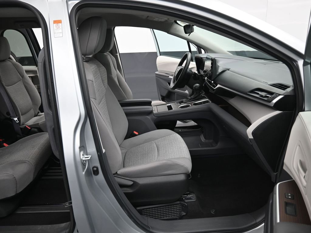 Certified 2024 Toyota Sienna LE image 33
