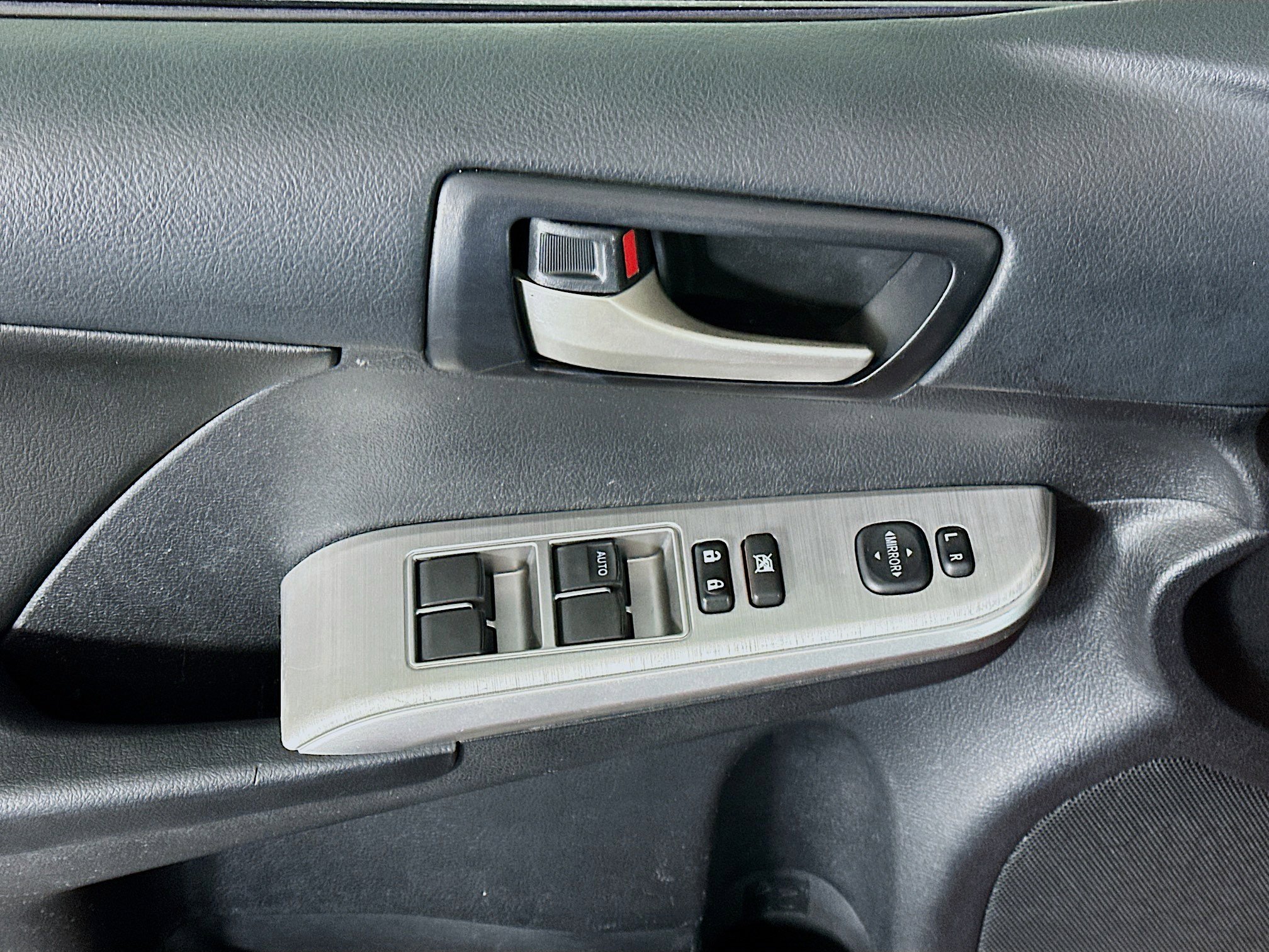 Used 2013 Toyota Camry L image 15