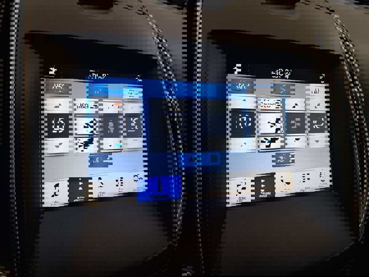 Used 2017 Ford Edge Titanium FWD image 21