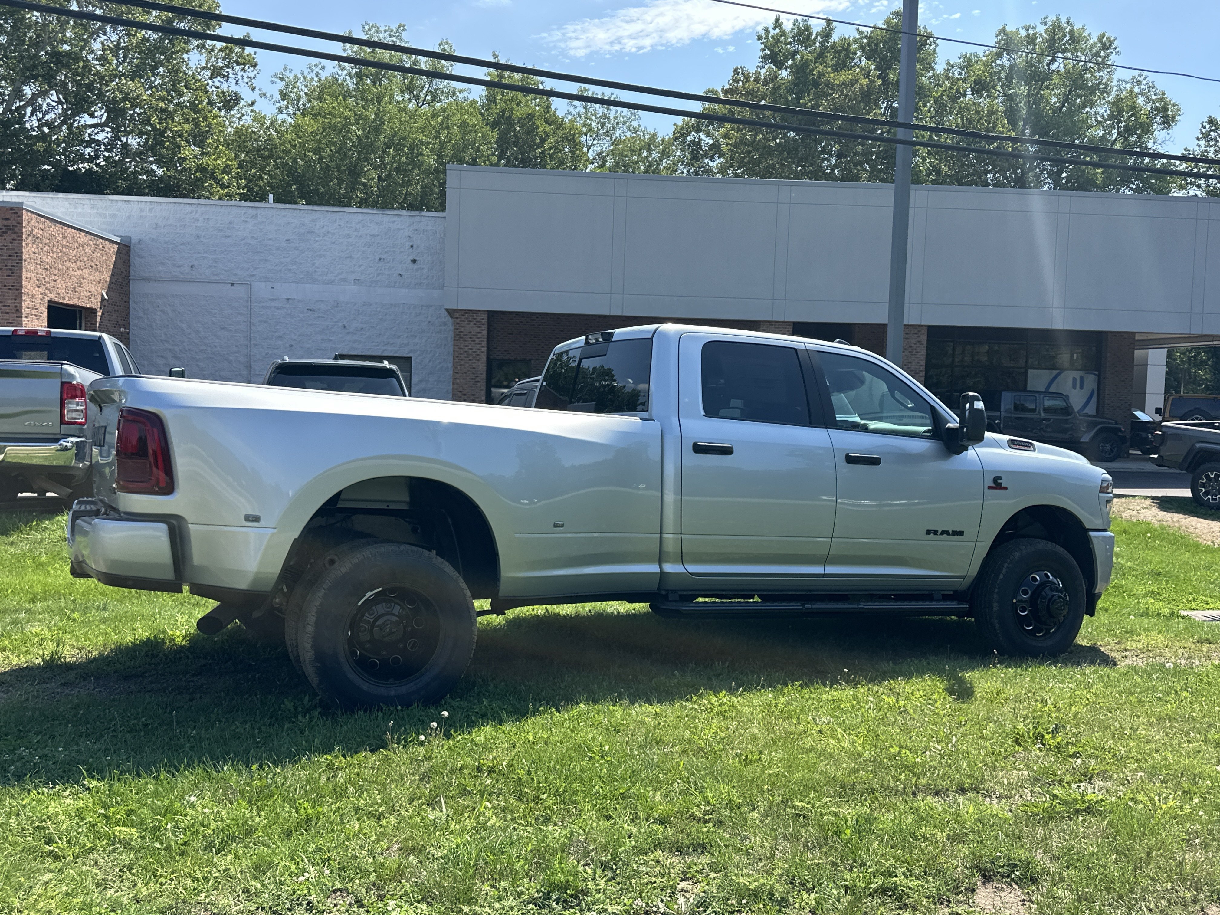 New 2026 RAM 3500 Big Horn AWD/4WD image 17