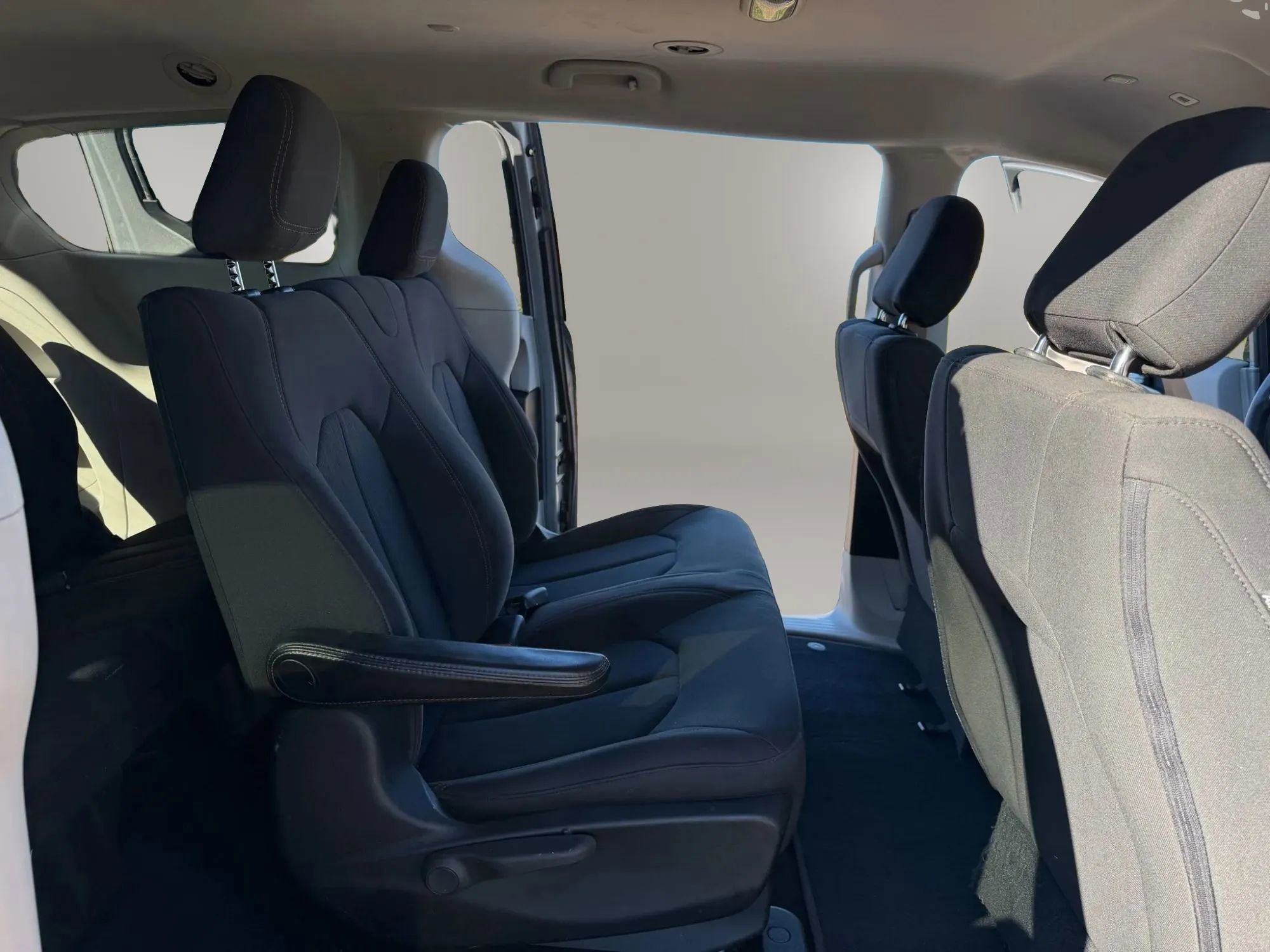 Used 2018 Chrysler Pacifica L image 14