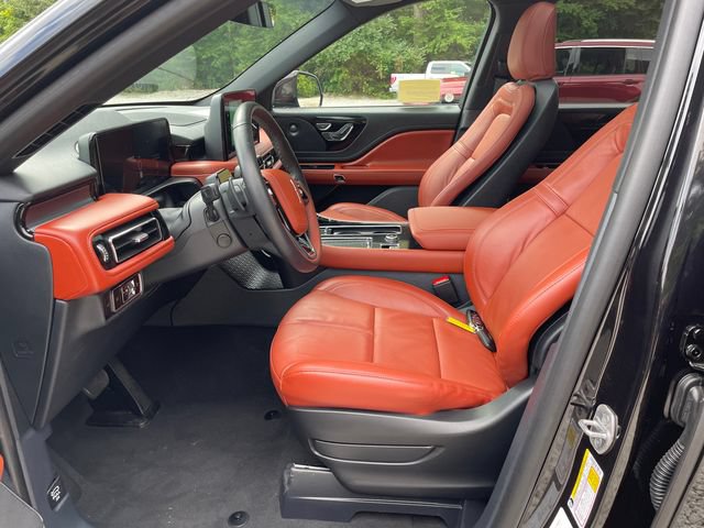 Used 2025 Lincoln Aviator Reserve w/ Jet Appearance Package AWD/4WD image 40
