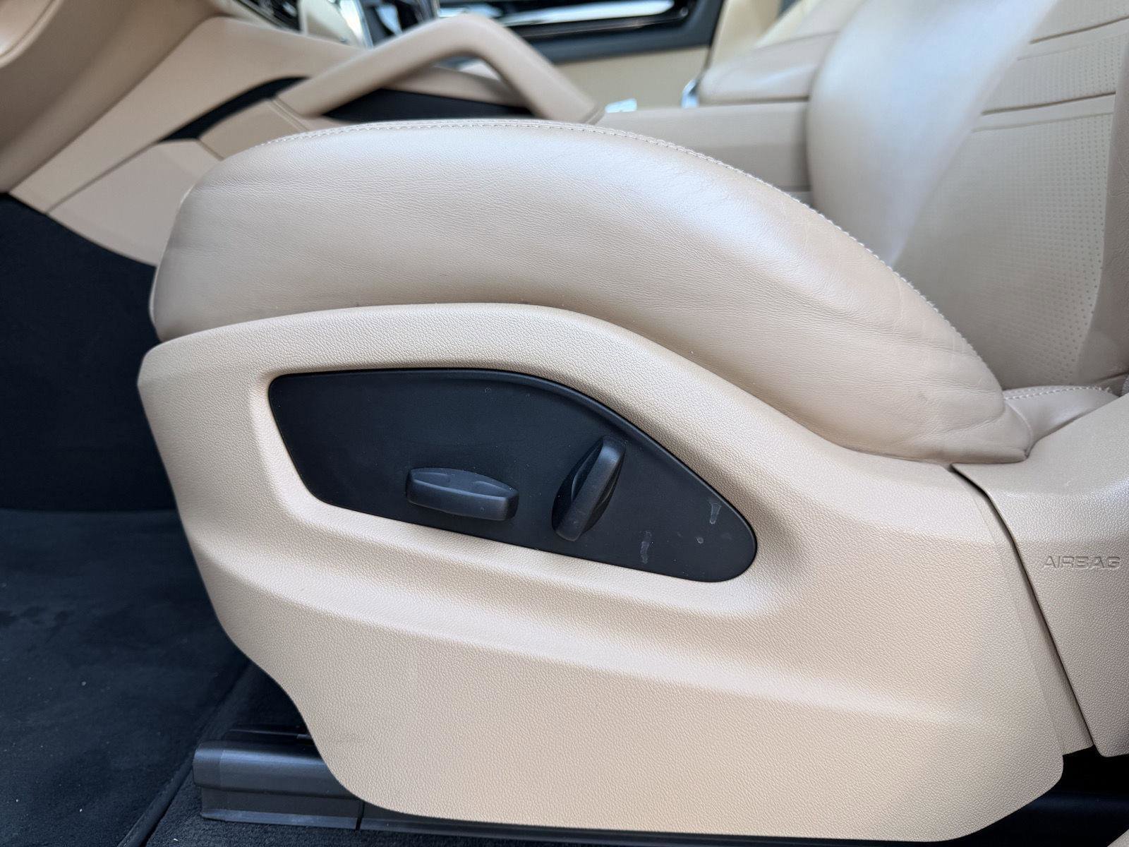 Used 2023 Porsche Cayenne image 16