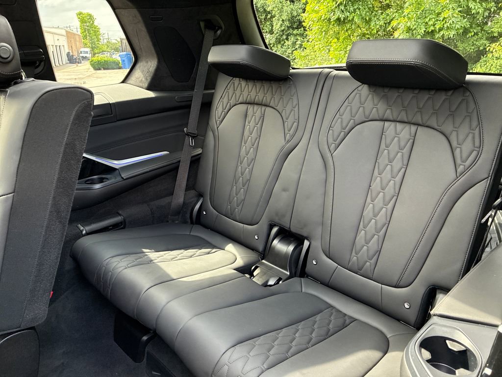 Used 2022 BMW X7 M50i w/ Dynamic Handling Package AWD/4WD image 22