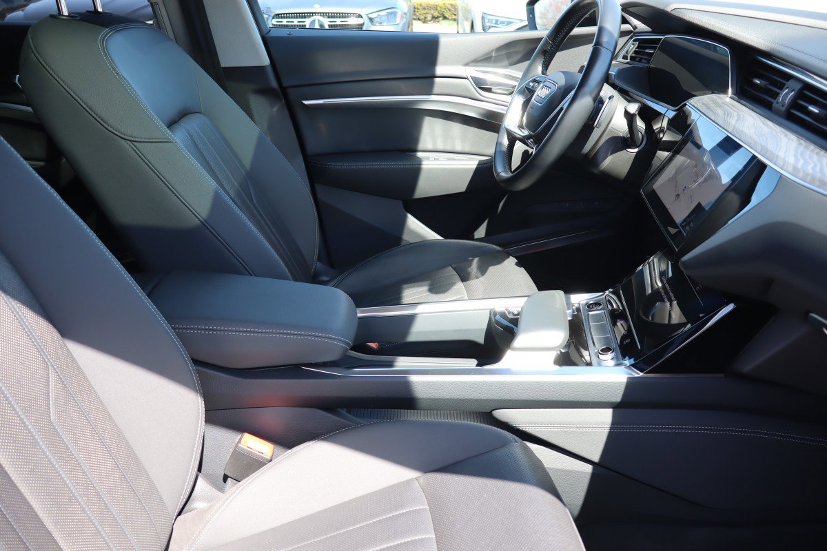 Used 2021 Audi e-tron Premium Plus w/ Premium Plus Package AWD/4WD image 16