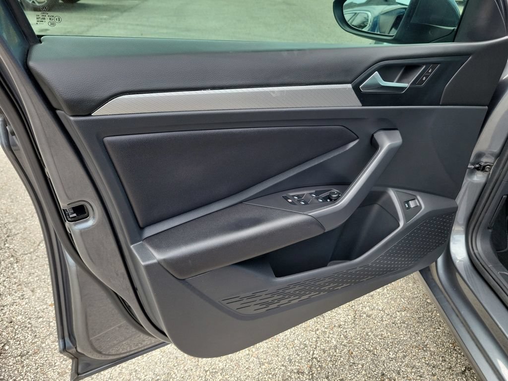 Used 2019 Volkswagen Jetta SE w/ Cold Weather Package FWD image 19
