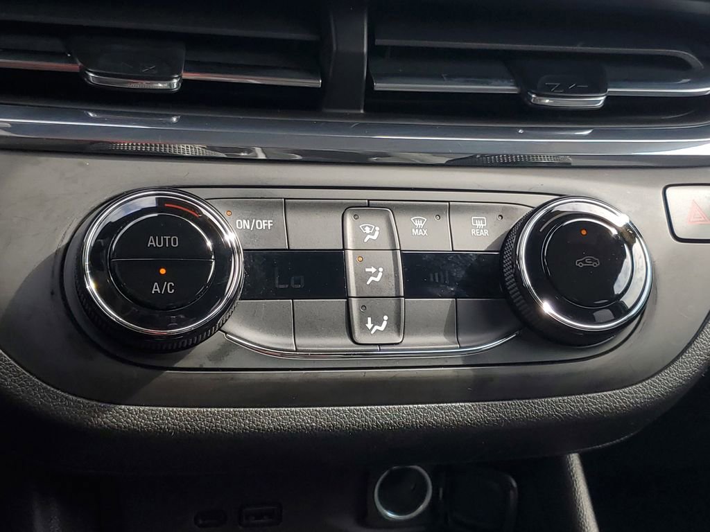 Used 2025 Buick Envista Preferred image 24