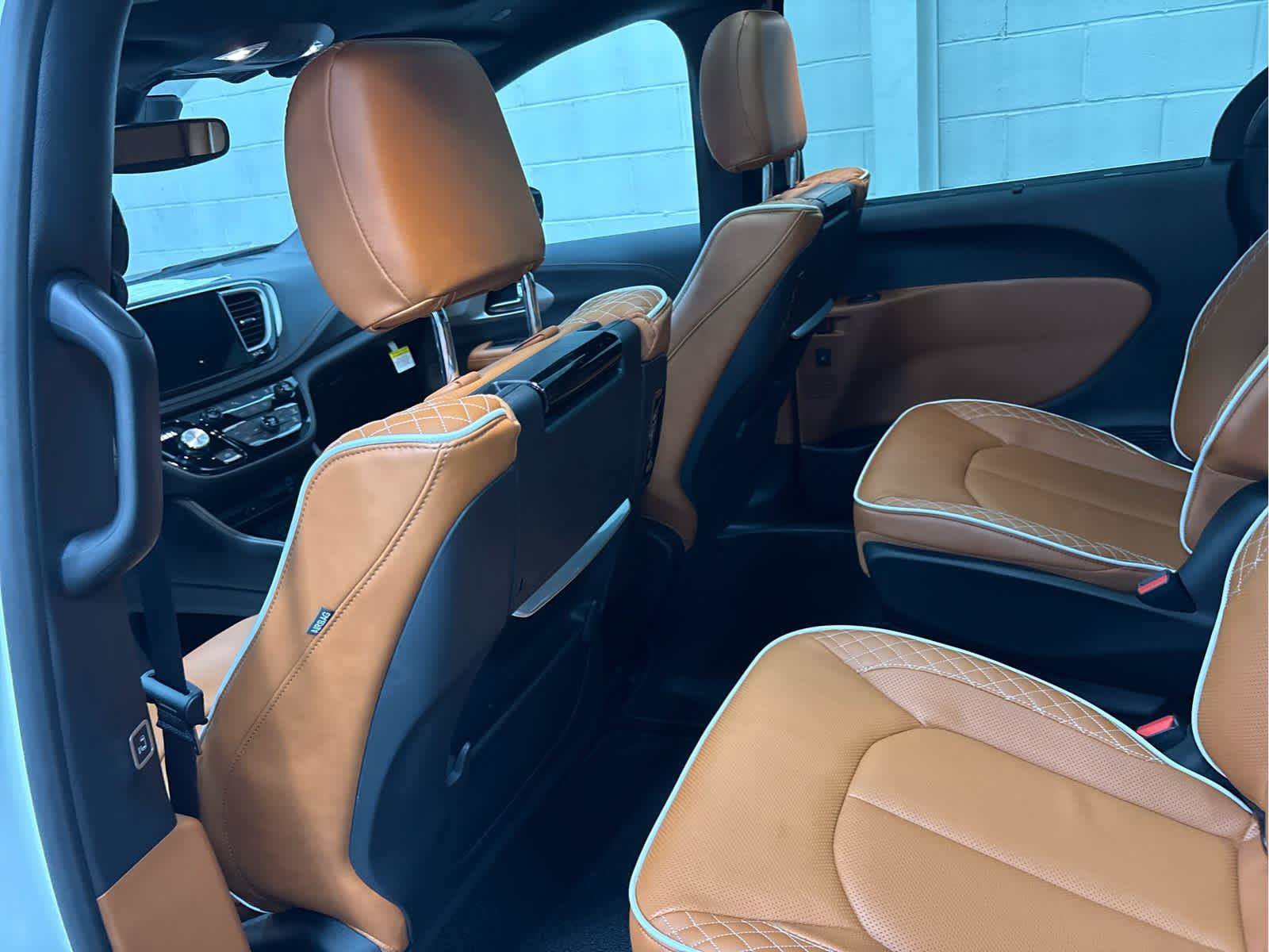 New 2026 Chrysler Pacifica Pinnacle w/ Trailer Tow Group image 25