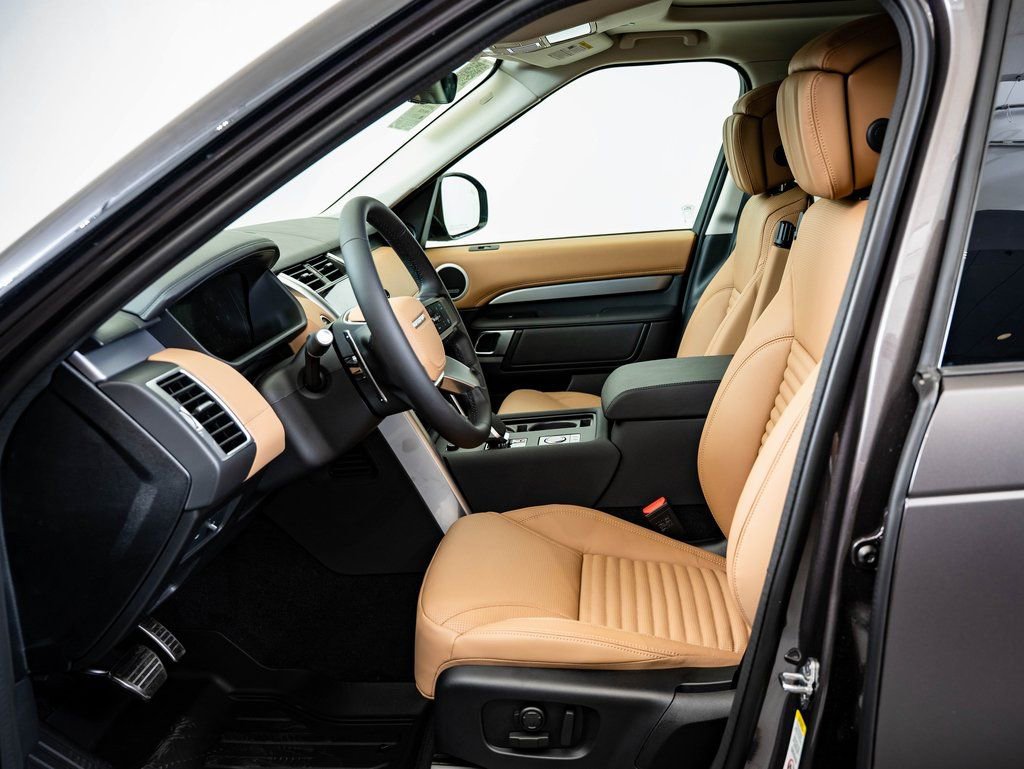 New 2026 Land Rover Discovery Limited Edition image 18