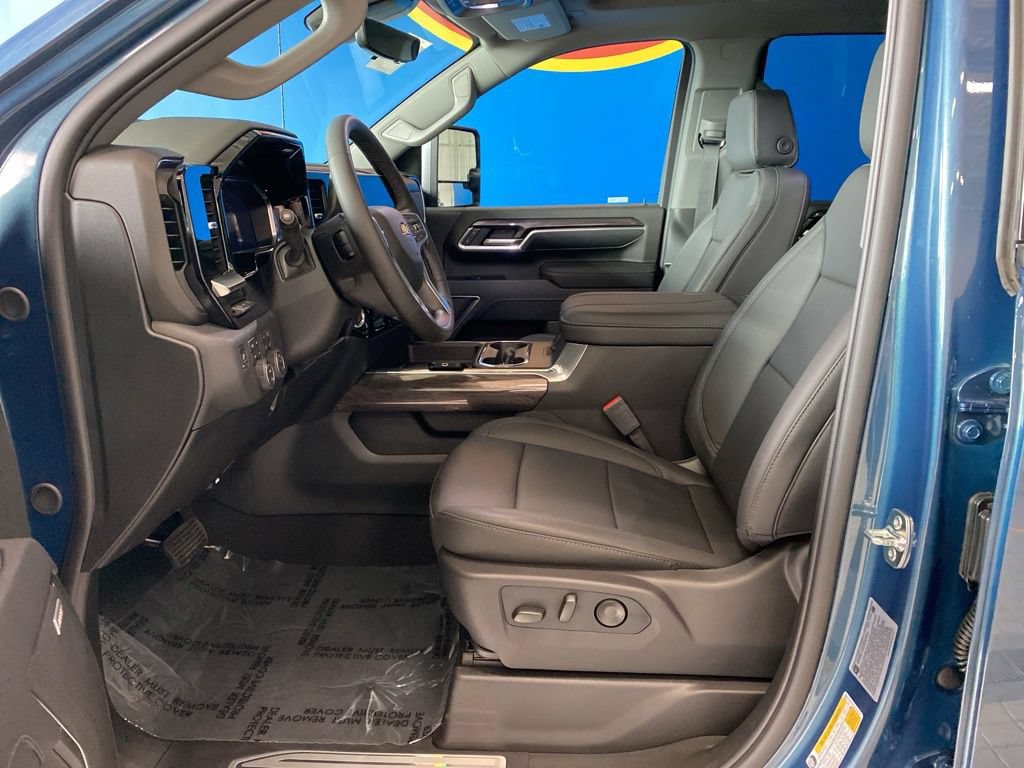 New 2026 Chevrolet Silverado 2500 LTZ w/ LTZ Premium Package AWD/4WD image 12