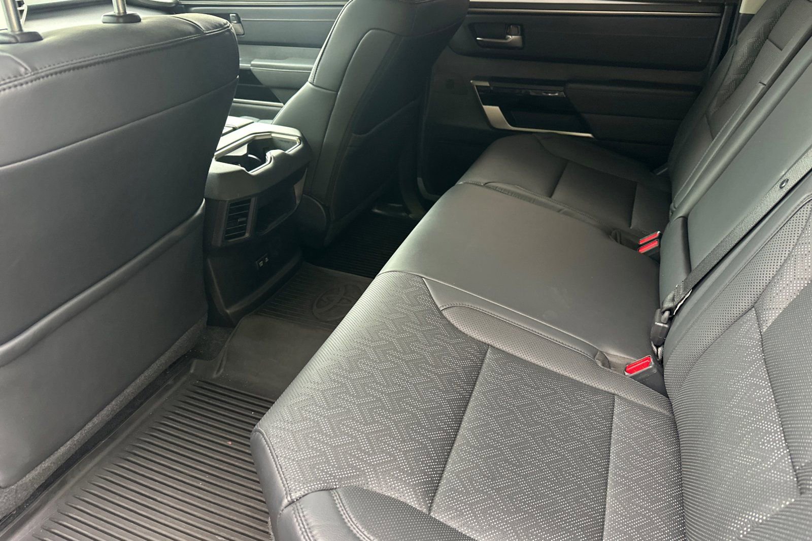 Used 2024 Toyota Tundra Limited AWD/4WD image 8