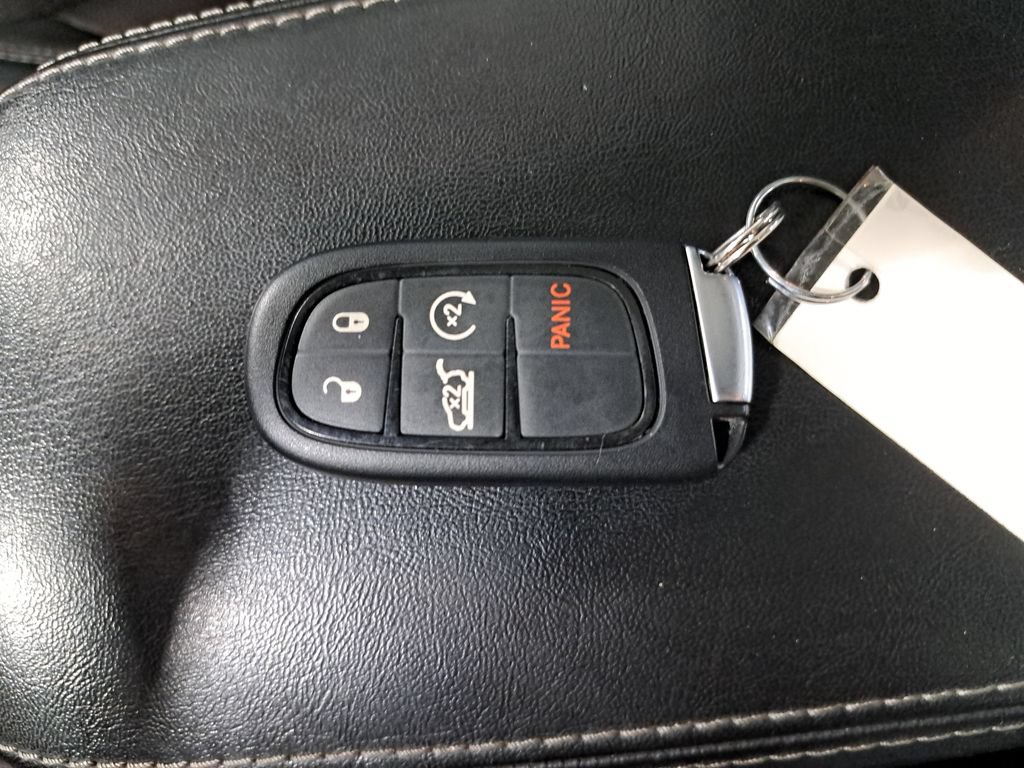 Certified 2022 Jeep Cherokee Limited AWD/4WD image 35