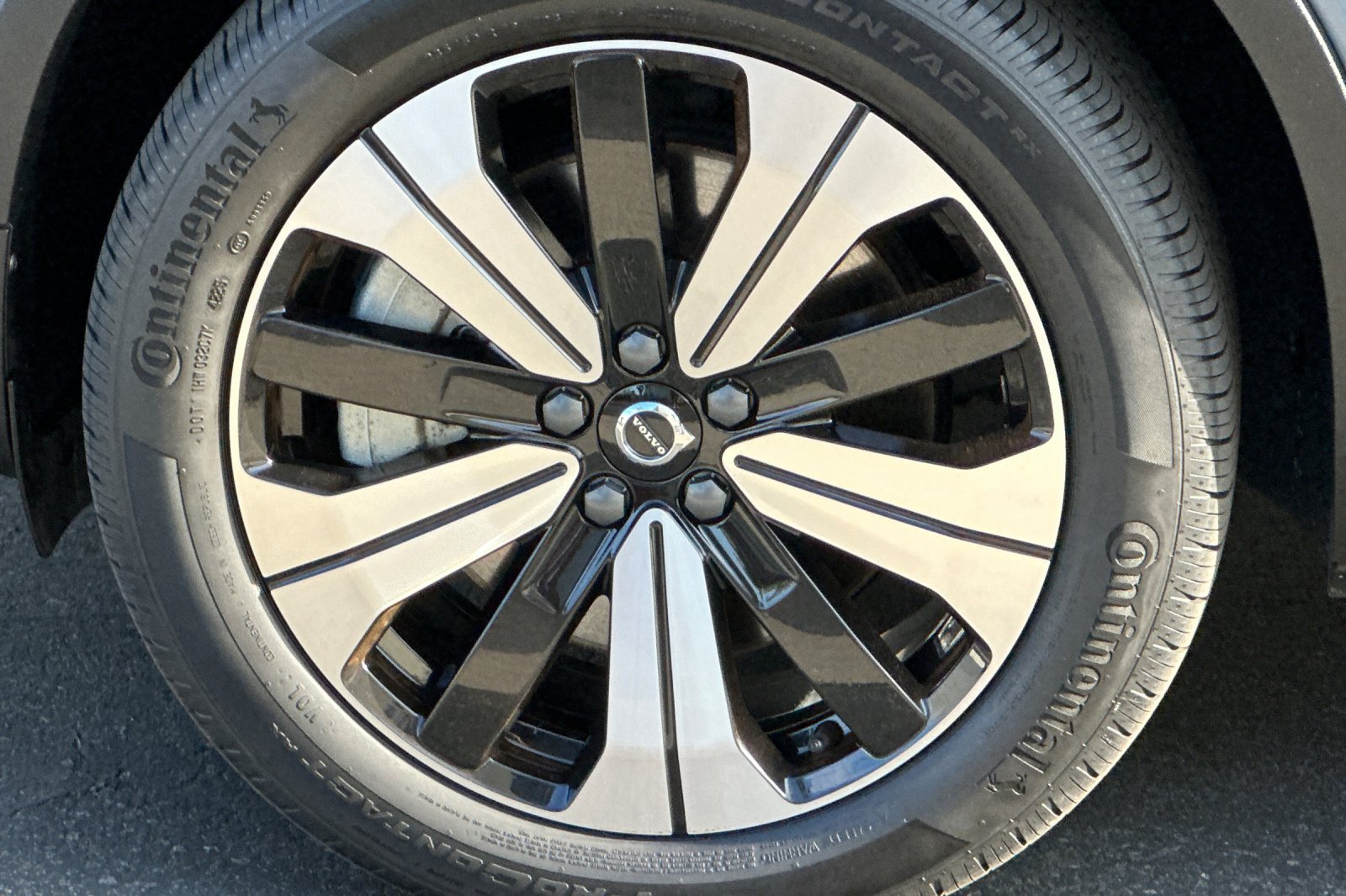 Certified 2023 Volvo C40 P8 Recharge Plus w/ Climate Package AWD/4WD image 34
