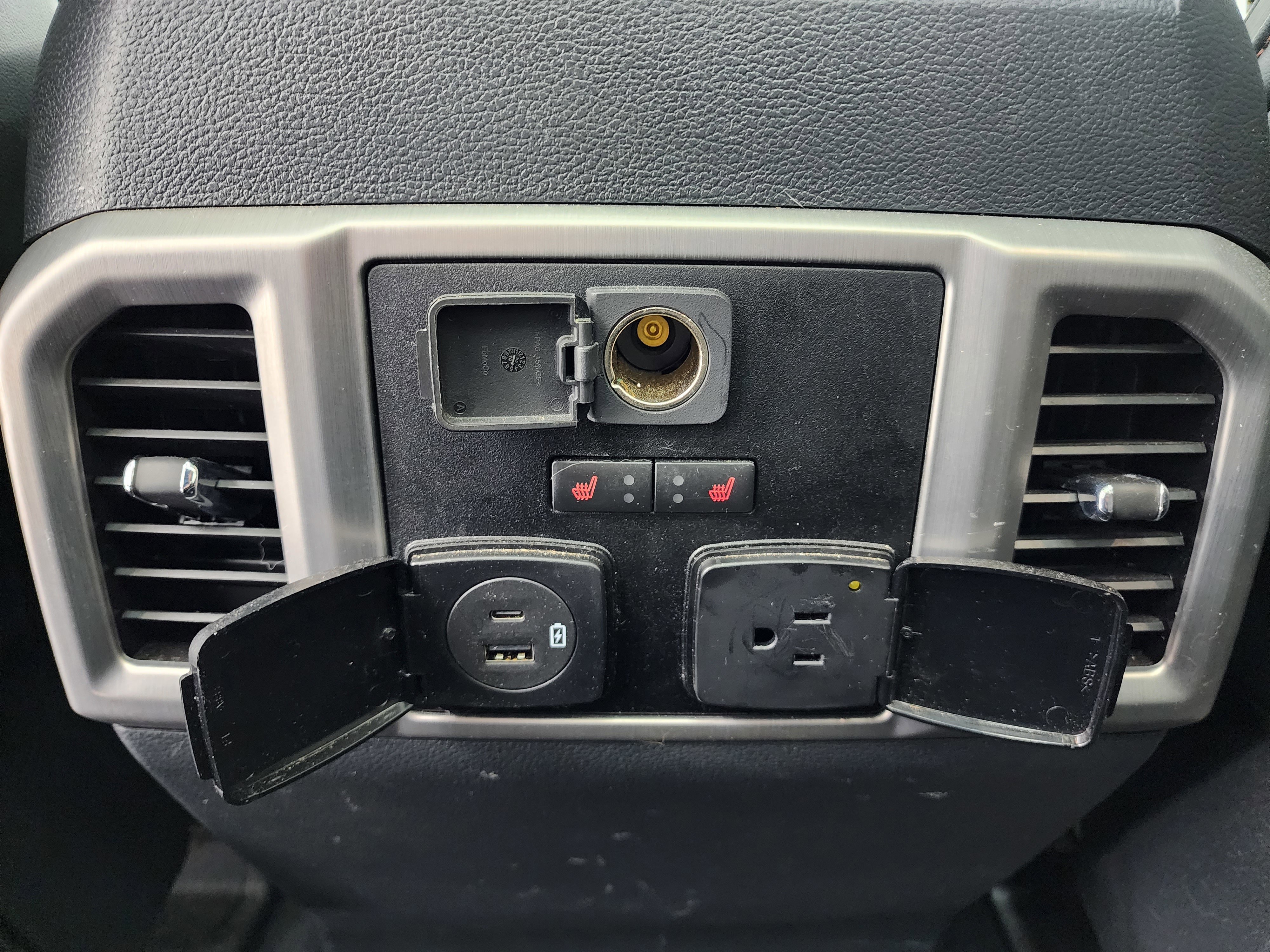 Used 2022 Ford F350 Platinum image 45