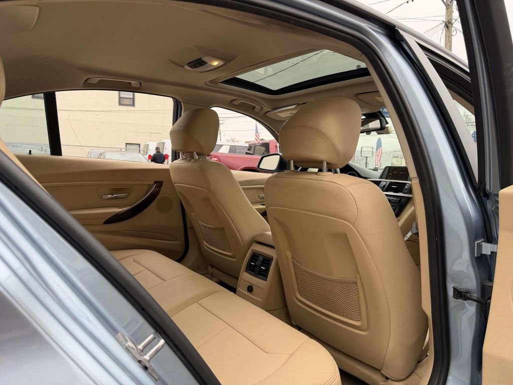 Used 2014 BMW 320i xDrive Sedan AWD/4WD image 14