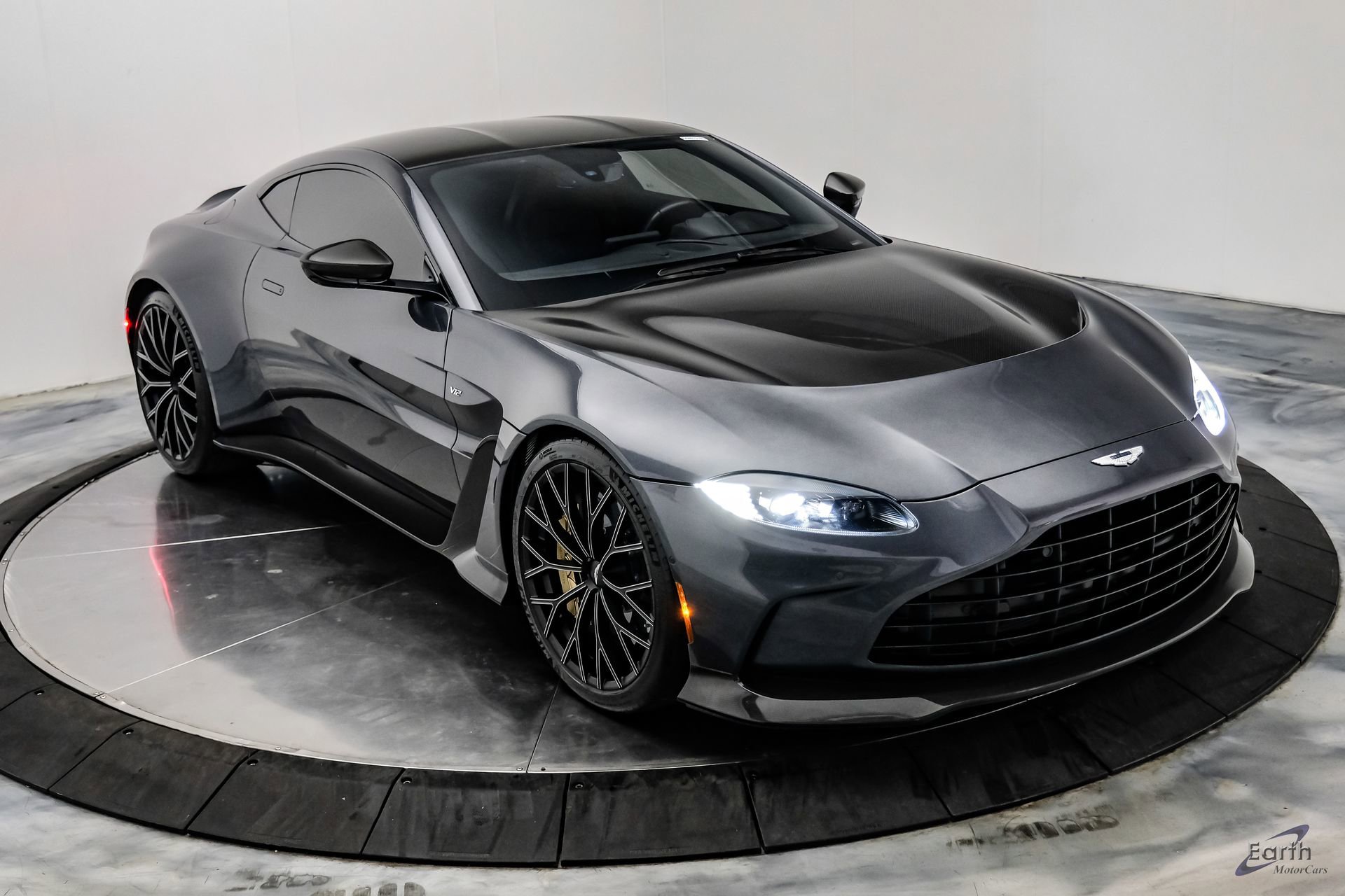 Used 2023 Aston Martin V12 Vantage RWD image 30