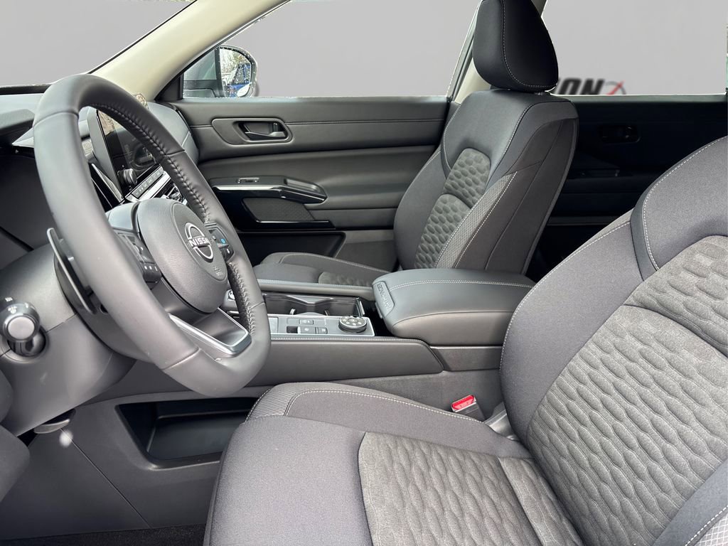 New 2025 Nissan Pathfinder SV w/ Black Appearance Package image 9