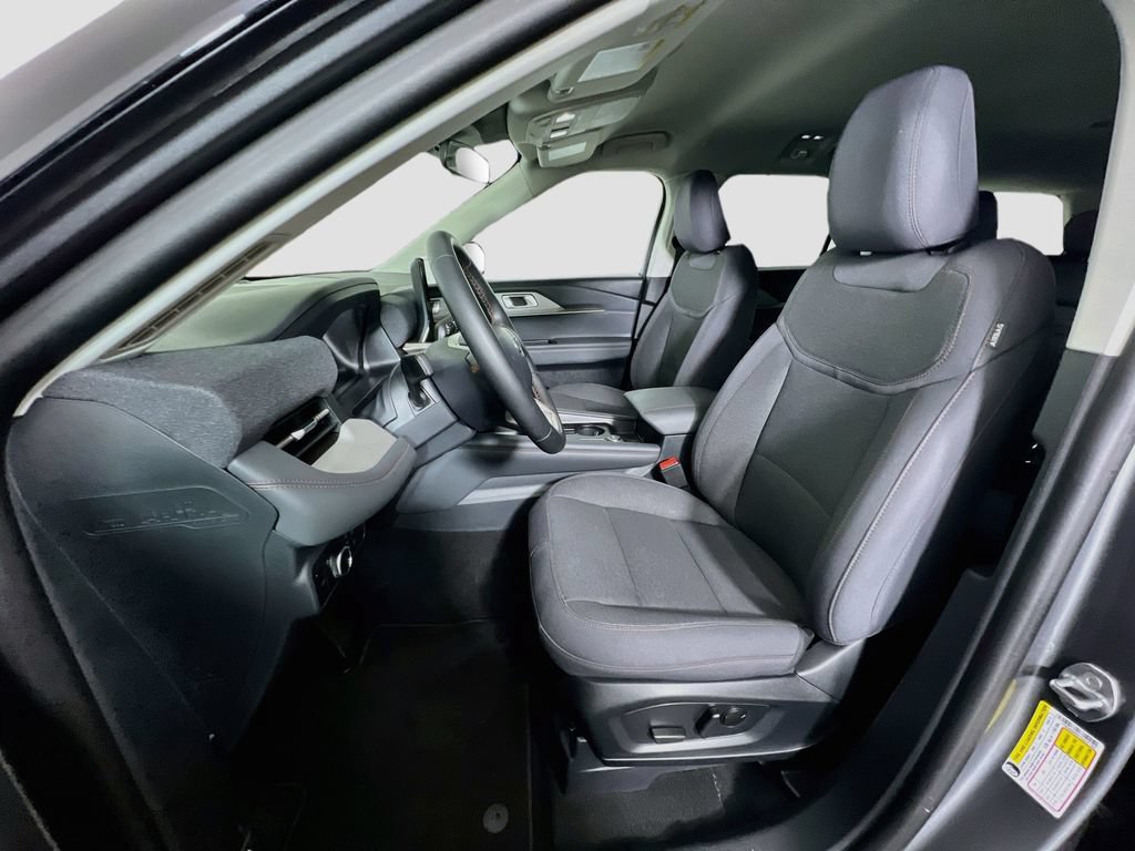 Used 2026 Ford Explorer Active AWD/4WD image 14