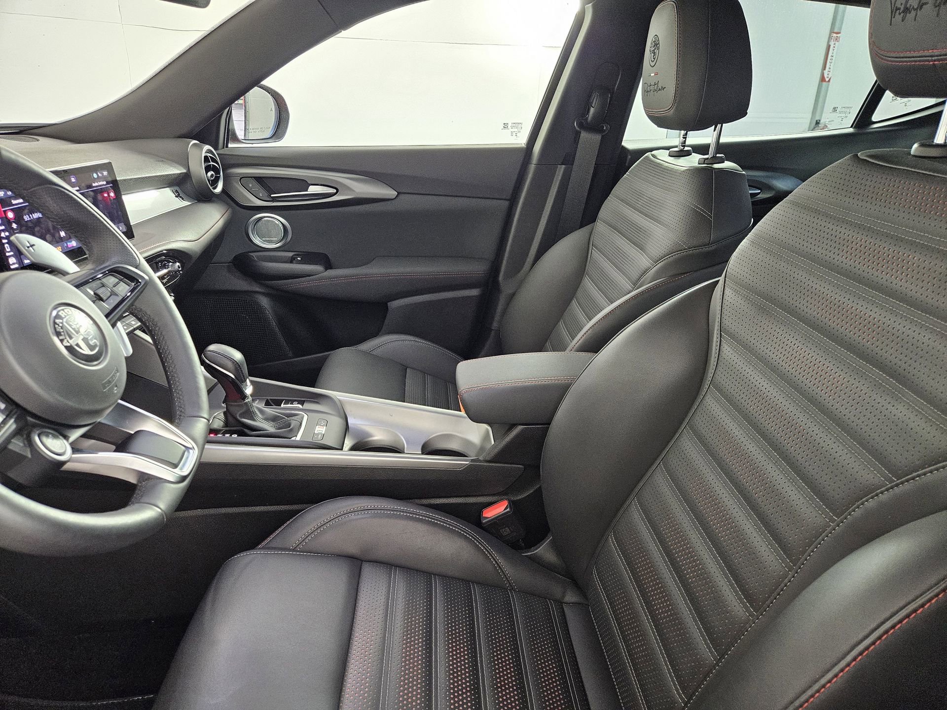 Used 2025 Alfa Romeo Tonale Tributo Italiano AWD/4WD image 17