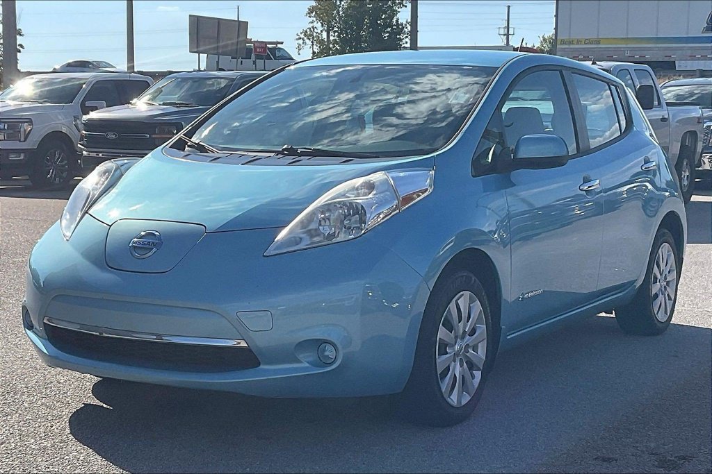 Used 2015 Nissan Leaf S w/ Charge Package FWD image 3