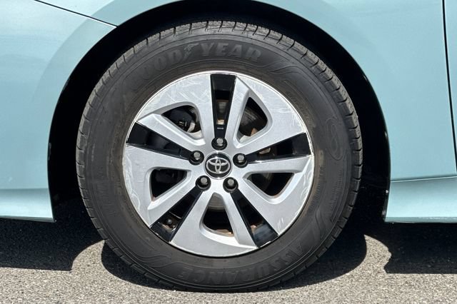 Used 2017 Toyota Prius Three FWD image 31