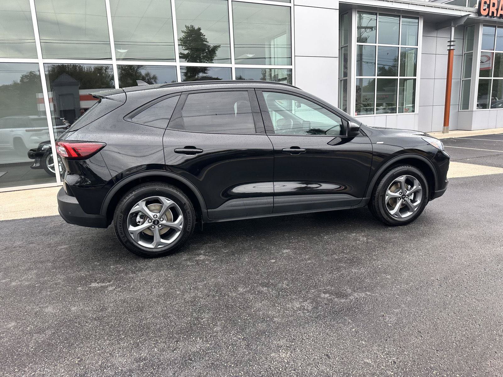 Used 2025 Ford Escape ST-Line Select AWD/4WD image 3