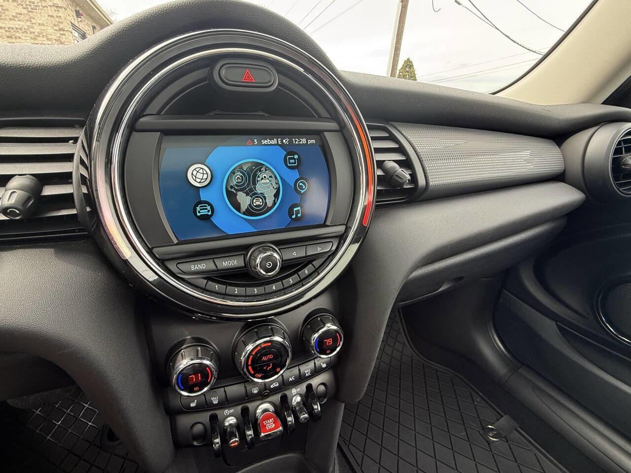 Used 2019 MINI Cooper 2-Door Hardtop w/ Signature Upholstery Package image 23