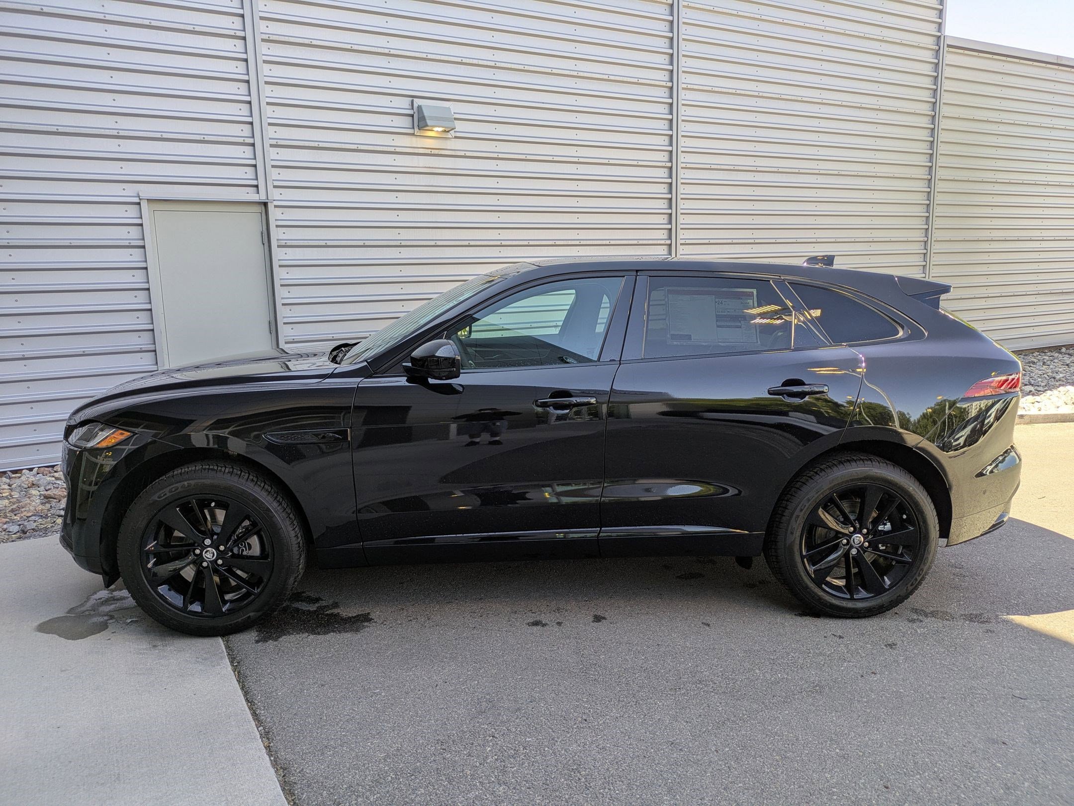 New 2026 Jaguar F-PACE R-Dynamic S image 2