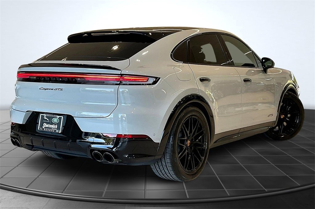 Used 2025 Porsche Cayenne GTS image 13