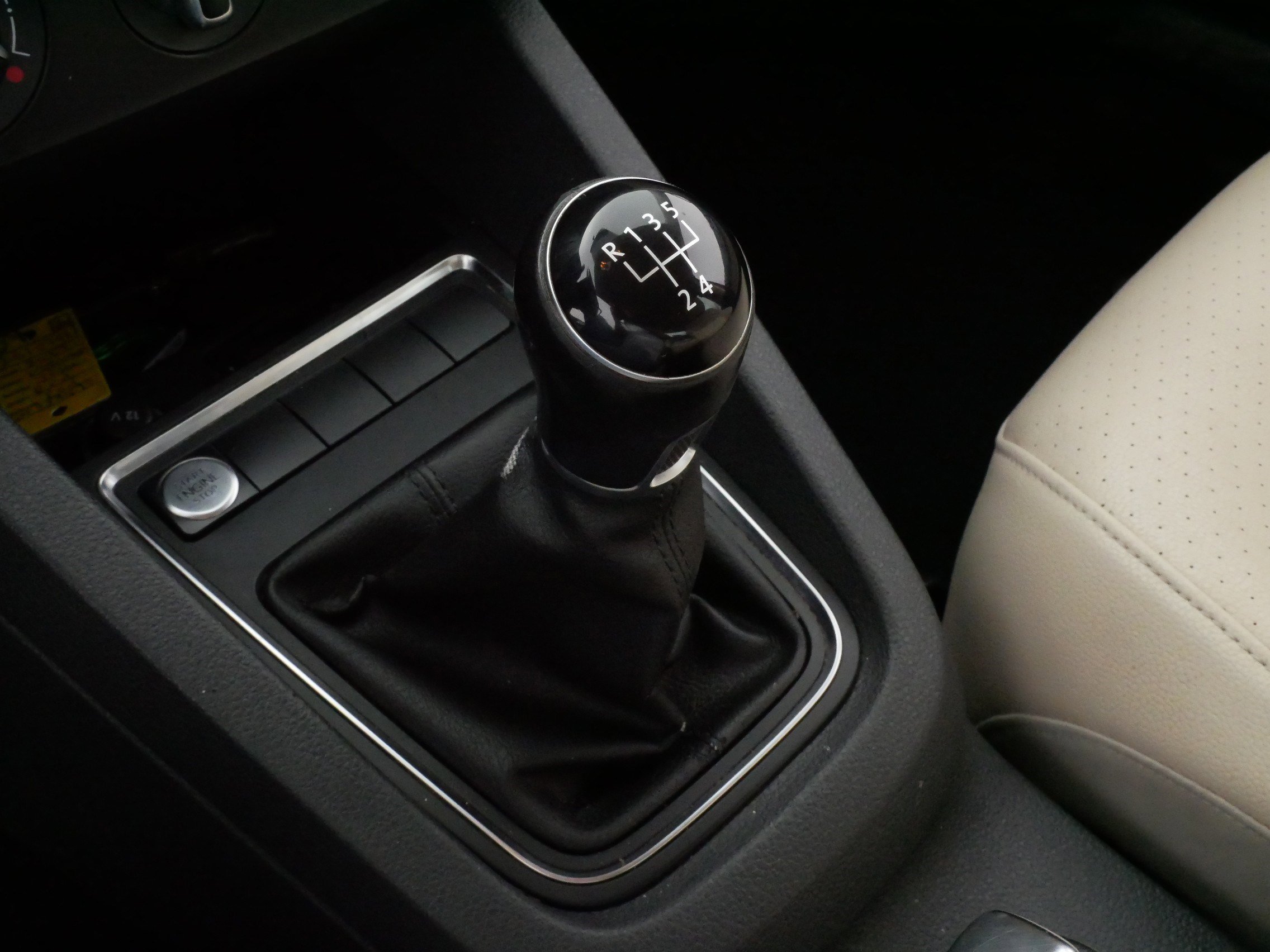Used 2017 Volkswagen Jetta SE image 23