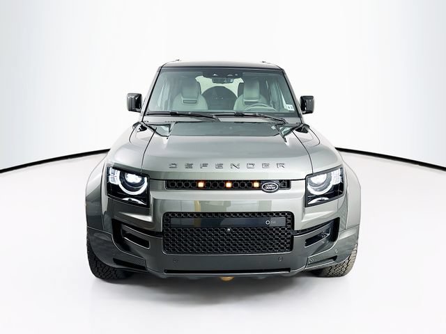 Used 2025 Land Rover Defender 110 AWD/4WD image 2