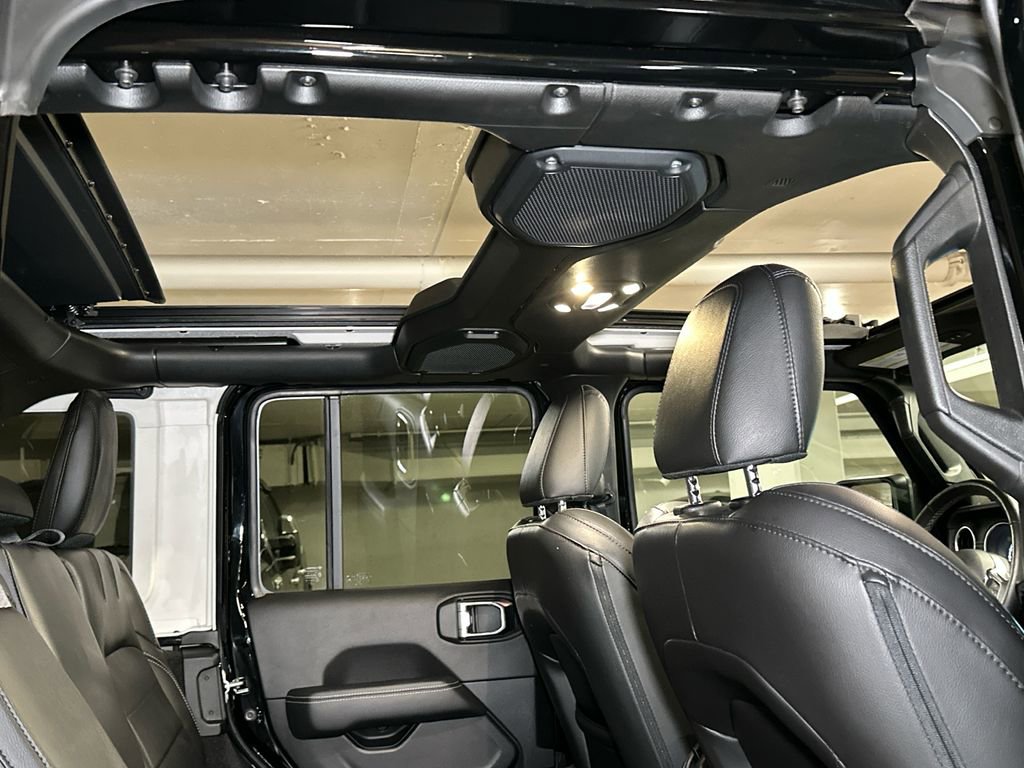 Used 2023 Jeep Wrangler Unlimited Sahara w/ Cold Weather Group AWD/4WD image 13