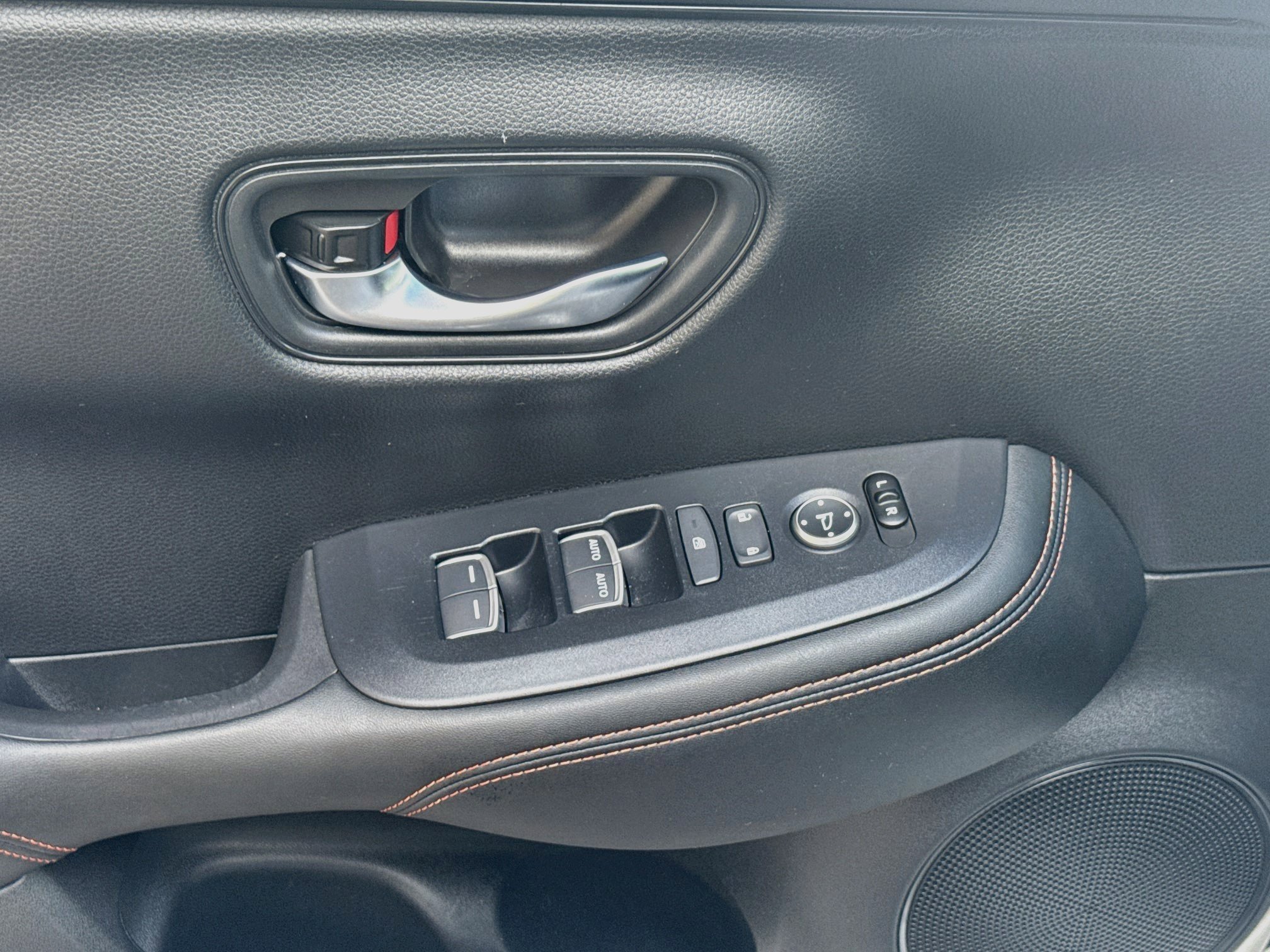 Used 2025 Honda HR-V Sport image 16