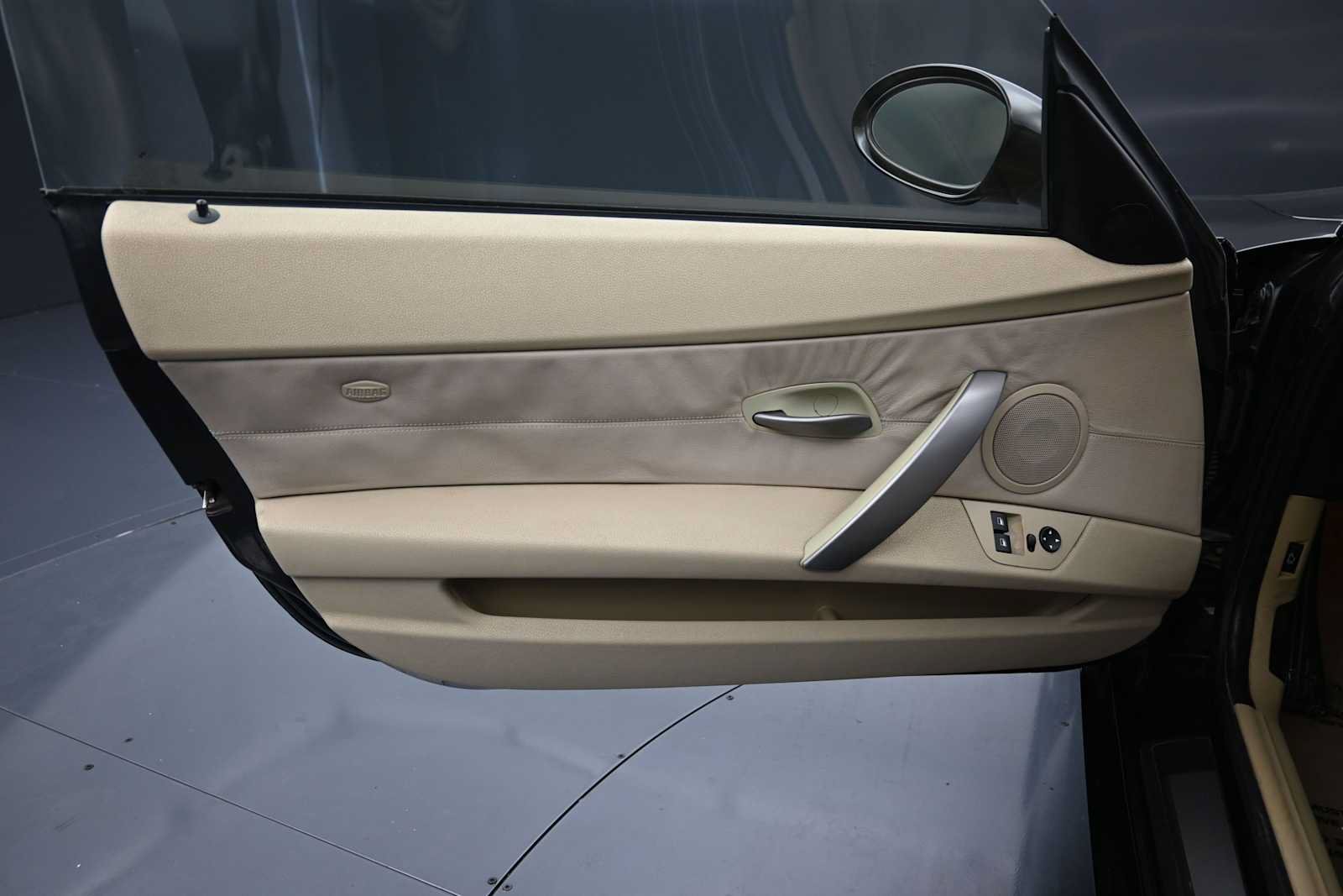 Used 2005 BMW Z4 3.0i RWD image 6