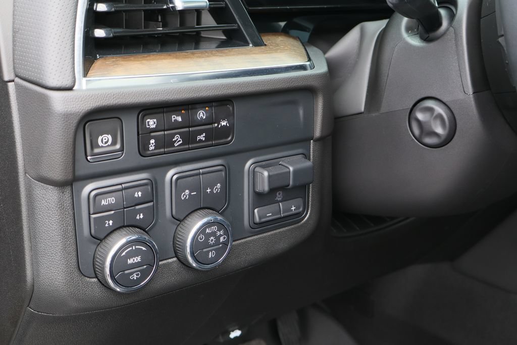 Certified 2025 Chevrolet Tahoe High Country AWD/4WD image 13