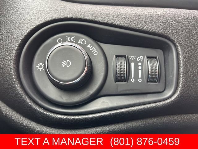 Used 2022 Jeep Renegade Trailhawk w/ Trailer Tow Group AWD/4WD image 26
