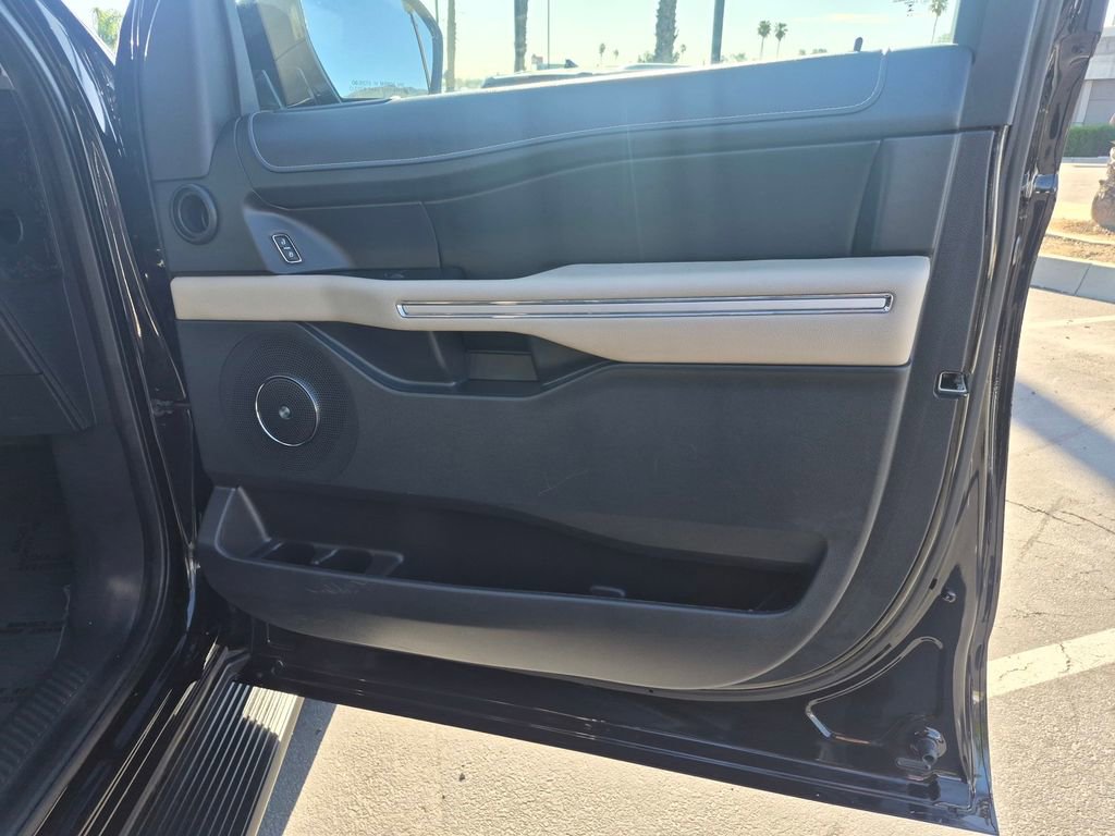 Used 2024 Ford Expedition Max Limited image 30