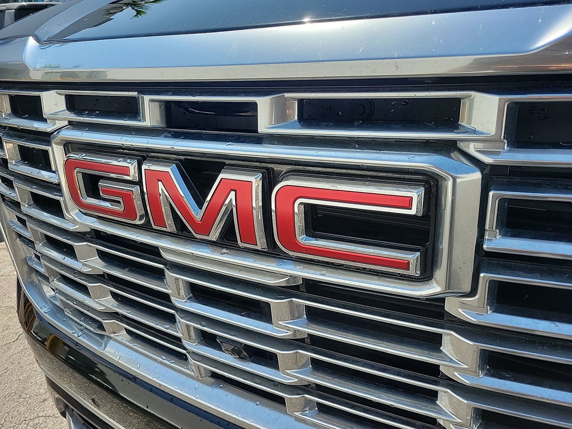Used 2025 GMC Yukon XL Denali image 8
