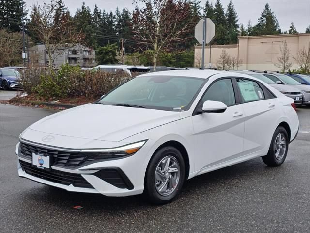 New 2026 Hyundai Elantra SE FWD image 3
