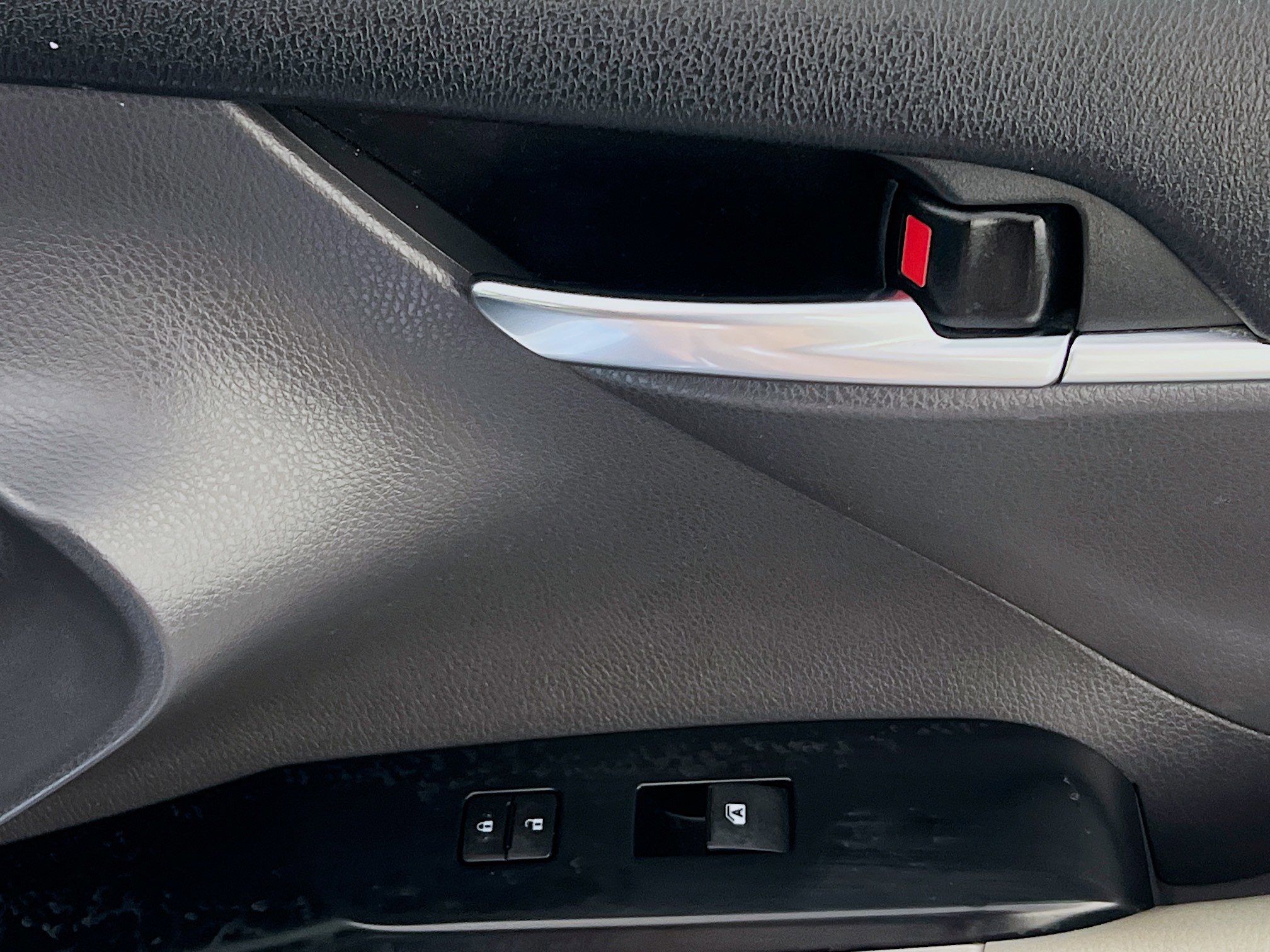 Used 2020 Toyota Camry L image 31