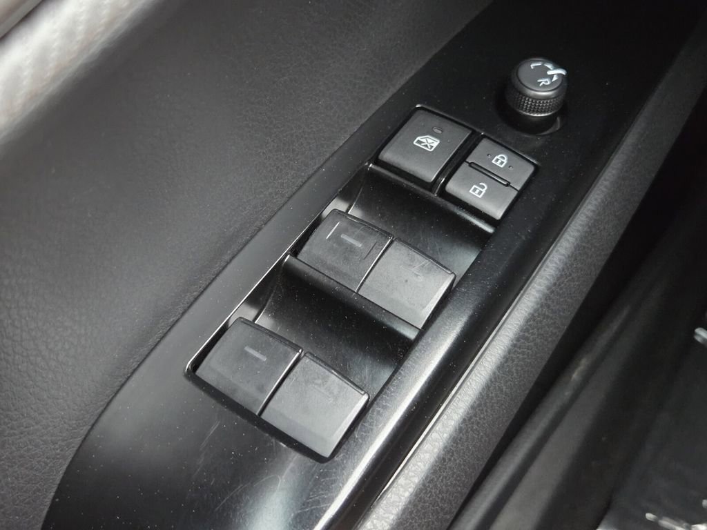 Used 2025 Toyota Camry SE image 22