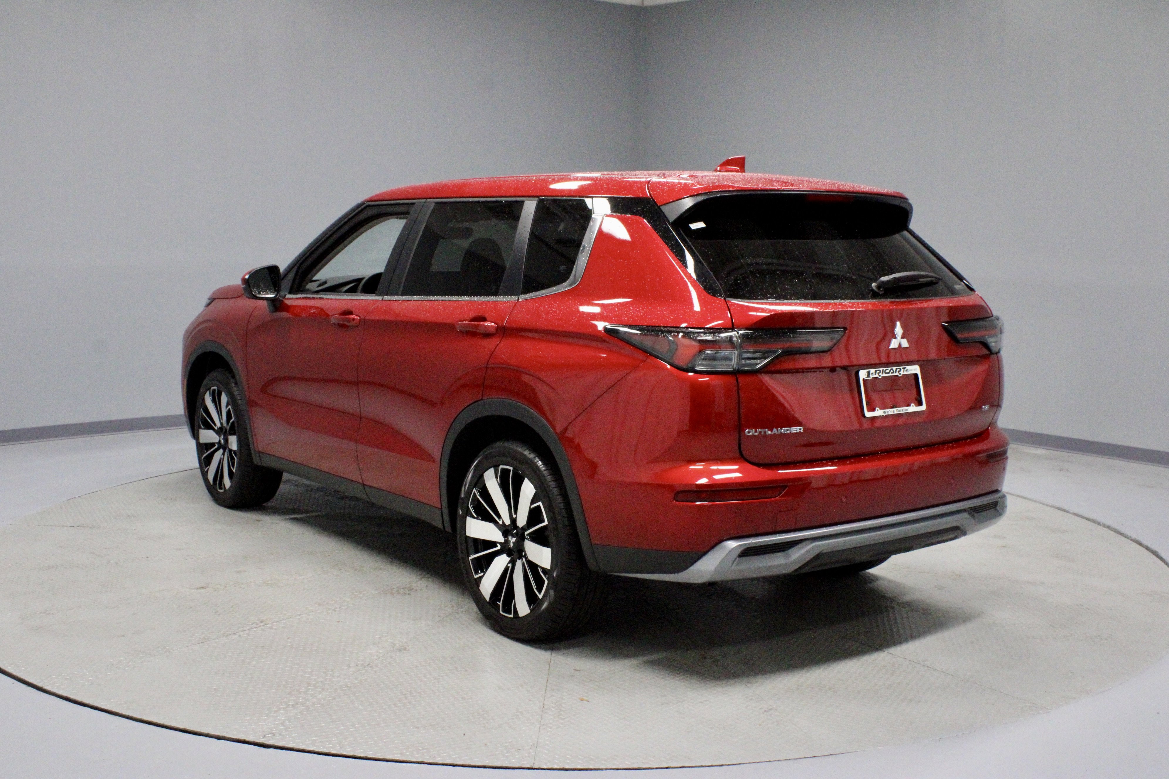 New 2025 Mitsubishi Outlander SE image 6