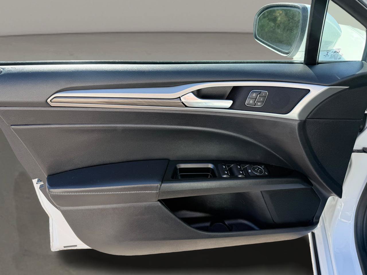 Used 2019 Ford Fusion SEL FWD image 14