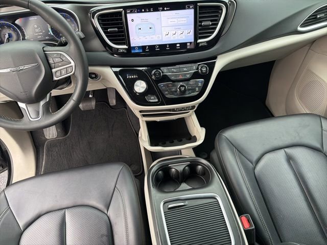 Used 2024 Chrysler Pacifica Touring-L image 26