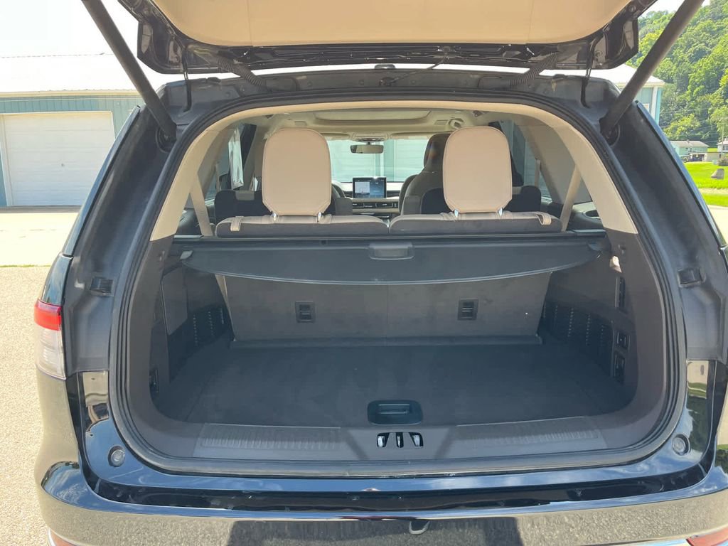 Used 2022 Lincoln Aviator Reserve w/ Equipment Group 201A image 14