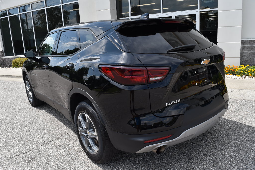 Used 2025 Chevrolet Blazer LT FWD image 5