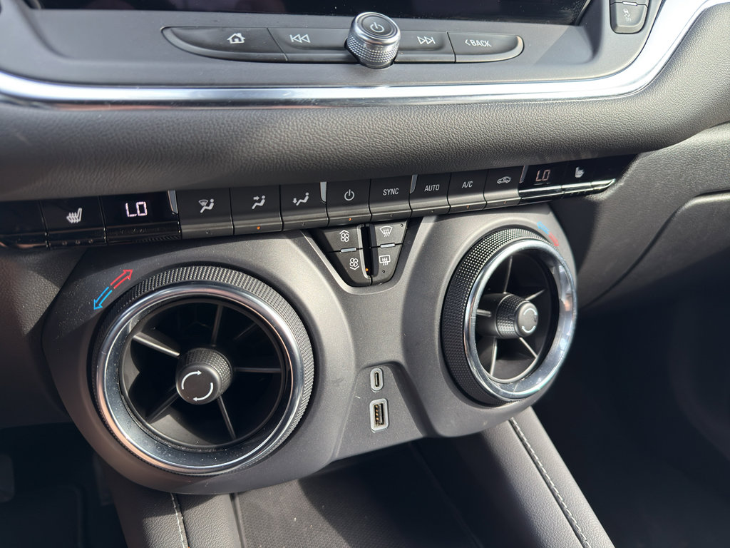 Used 2025 Chevrolet Blazer LT image 23