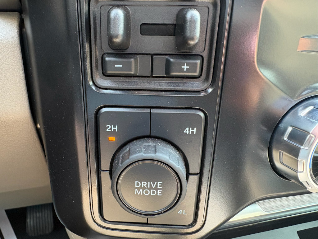 Used 2025 Ford F350 Platinum w/ Platinum Plus Package AWD/4WD image 28